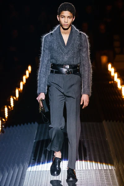 Look 10
